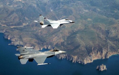 MiG-29 und F-16 über Sardinien. Foto: 1. Staffel / JG 73